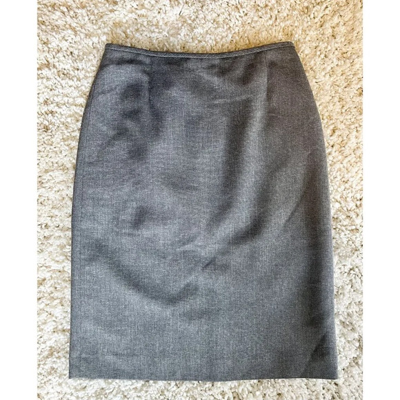 Chic Professional Gray Pencil Skirt Size 2 Lined - Picture 1 of 3